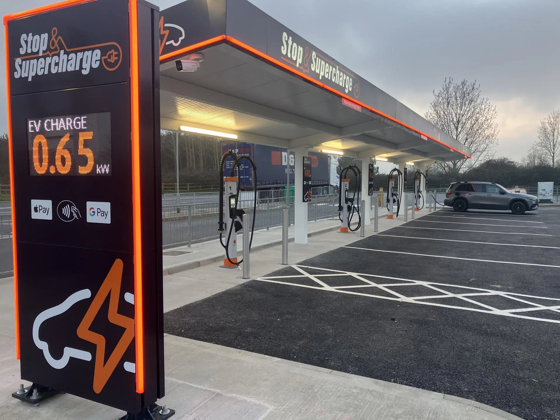 Kempower испытывает в Великобритании лизинговую модель для восьми быстрых зарядных точек